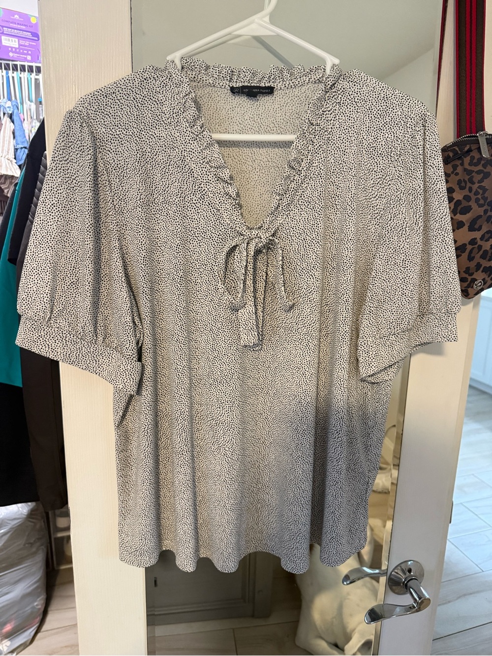 Adrianna Papell Cream and Black Tie-Neck Short Sleeve Blouse NWOT